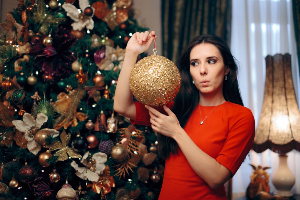 <strong>3. Гигантски коледни играчки</strong><br>
<br>
Тази година трябва да направим място за големи играчки на коледната елха и гигантски декорации.