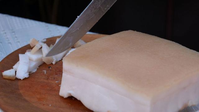 Гастроентеролог: Малко парче сланина подобрява имунитета и либидото