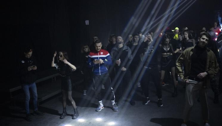 ег - Рейв парти в Украйна събра пари за въоръжените сили!