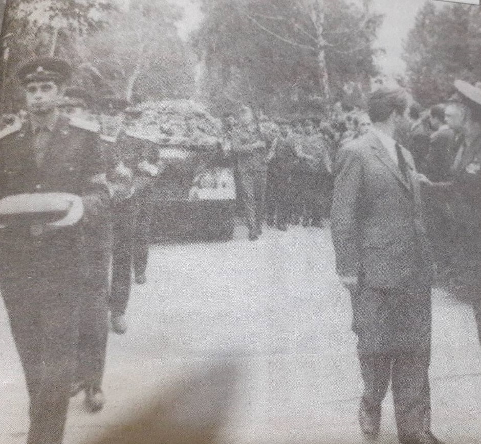 Шествието е по-голямо и внушително от погребението на Димитров съгласно Живков. 