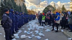 С искане за оставки на полицейски служители и обективно разследване