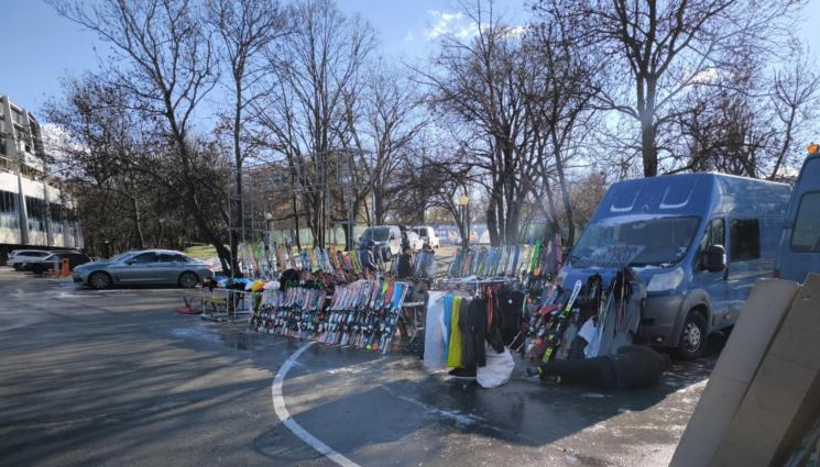 зимна екипировка - ПРЕДИ ЗИМНИЯ СЕЗОН: Екипираме се за ски с 200 лева!