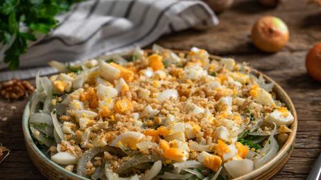 салата печен лук