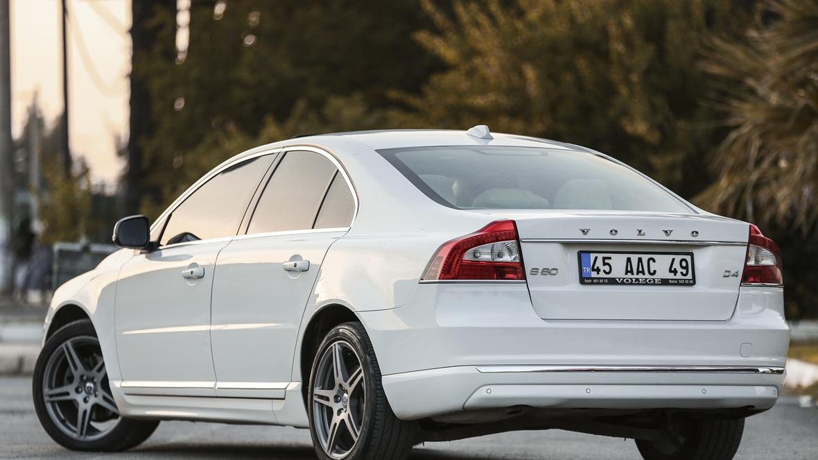 седан Volvo S80