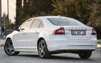 седан Volvo S80