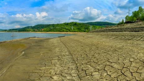 пресъхнал язовир
