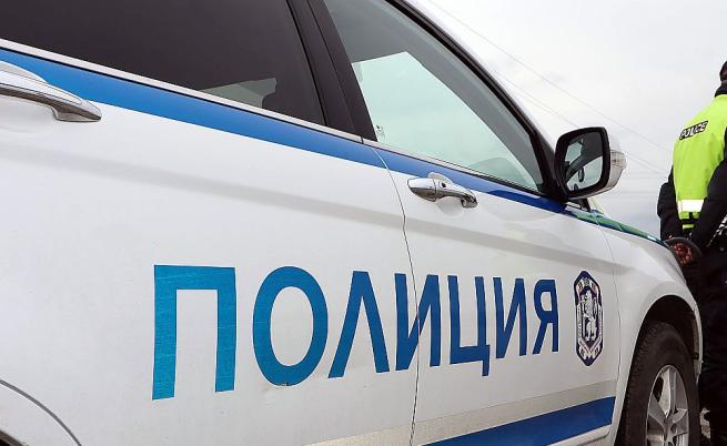 Отстраниха служител на 