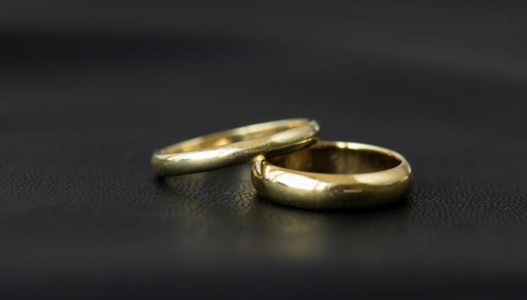 брак сватба - Попове и астролози забраниха венчавките!