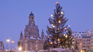 Коледен базар в Дрезден Германия