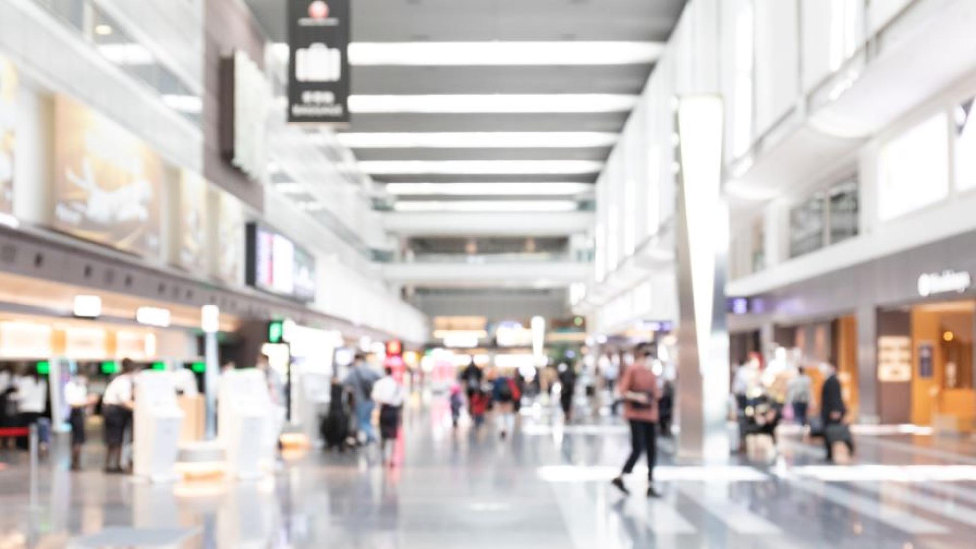 Всички хора служители и посетители са били евакуирани от