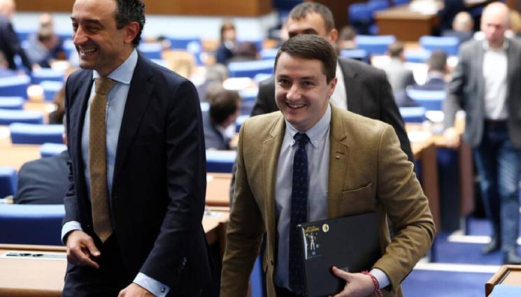 Лорер Божанков - ПП СЕ ТОПИ: Ключова фигура от партията е изключена, на мушка е втора!