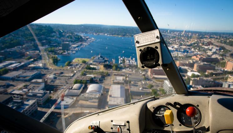 самолет кокпит - КАТО КАМЪК: Самолет падна върху оживена улица (ВИДЕО)