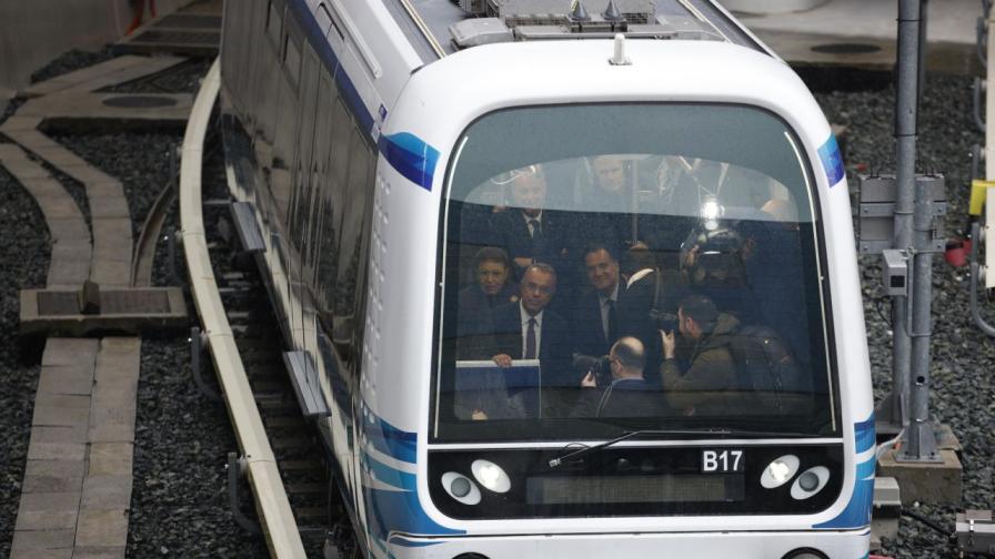 Разследват смъртта на мъж, заклещен във вратите на метрото в Ню Йорк