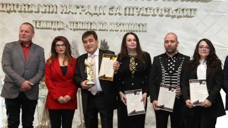 деси атанасова