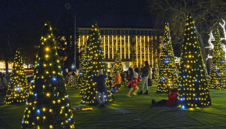 коледа варна - Коледното настроение превзе Варна (СНИМКИ)