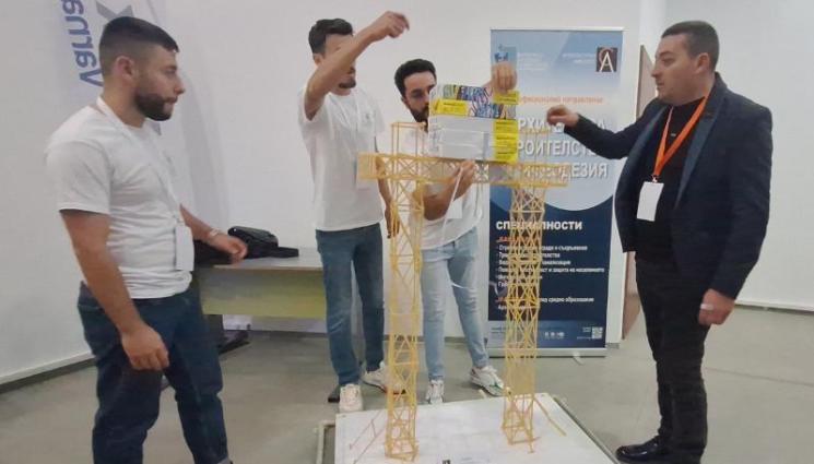 архитекти и инженери - НЕВЕРОЯТНО: Вдигнаха мост от спагети!