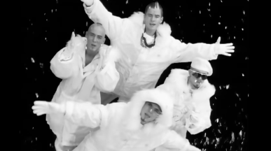 East 17 преиздават своя коледен хит "Stay Another Day"