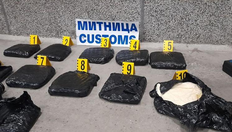 наркотици митница - Задържаха кока за 4 млн. лева! (СНИМКИ)