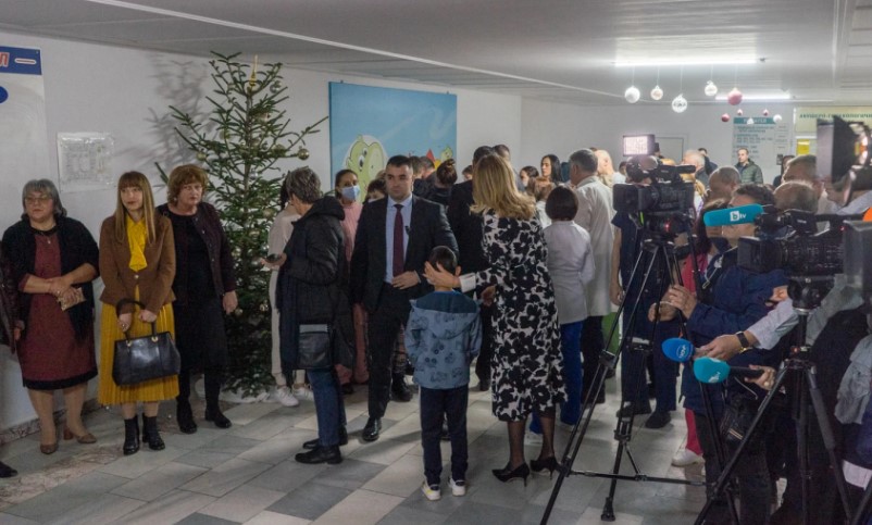 Деси спасява дете