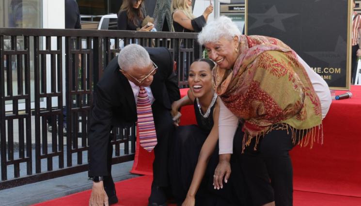 актриса - НОВА ЗВЕЗДА НА АЛЕЯТА НА СЛАВАТА: Актрисата Кери Уошингтън постави своя отпечатък!