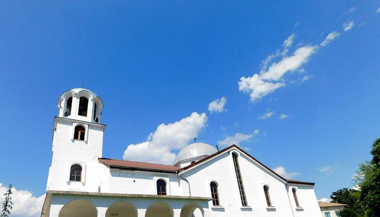 Аязмо на Св Анна - ЧУДЕСА И ВЯРА: Аязмо на Св. Анна цери очи, закриля родилките, но храмовете й са кът