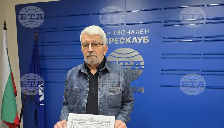 христо вачев - УСПЕХ ЗАД ГРАНИЦА: Наш художник получи признание в Люксембург
