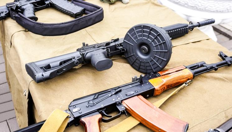 оръжия - Разкриха най-големия арсенал от незаконни оръжия в България