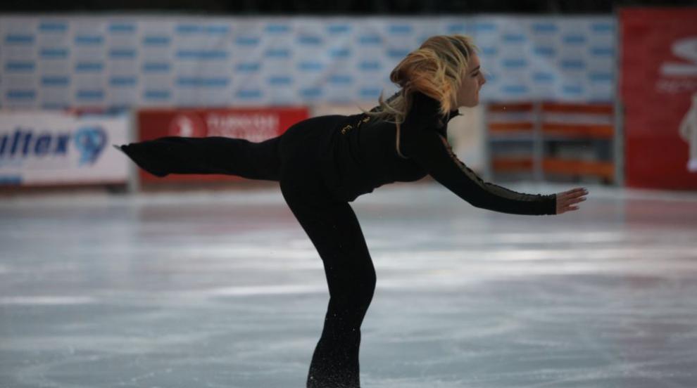 В София откриха най-голямата ледена пързалка на Балканите (СНИМКИ)