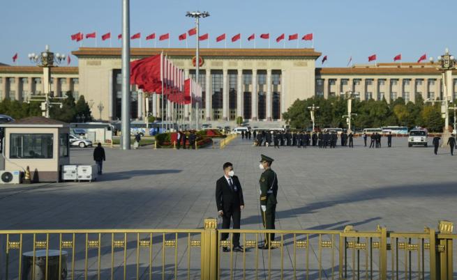 Китай налага санкции срещу 13 американски оръжейни компании