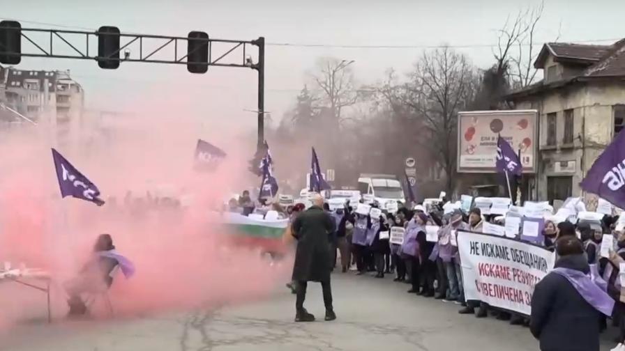 Затворено кръстовище и димки: Протест на МОСВ