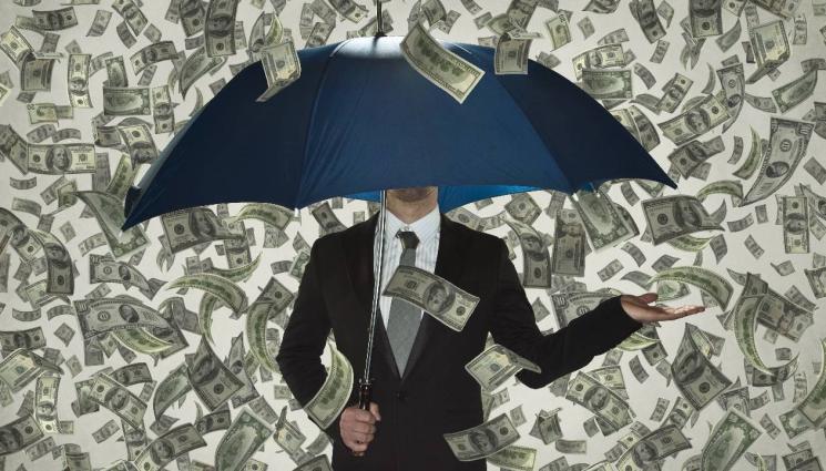 милиардер пари - ПАЧКИ ПО СТОТАЧКИ: Айтитата с 4 сервитьорски заплати!