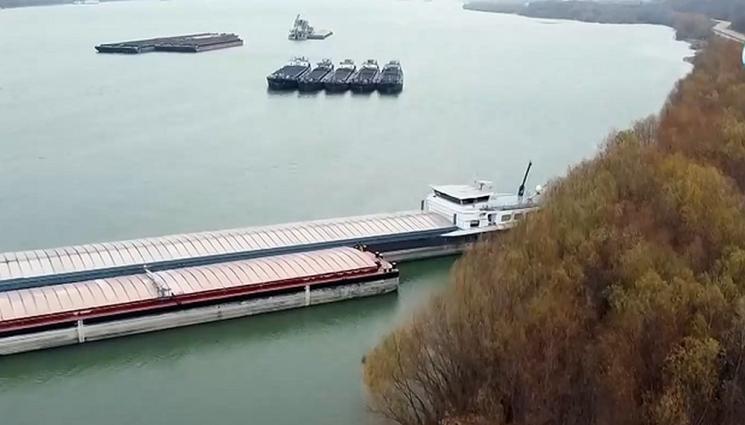 арестуван кораб Русе - ДО ПРИСТАНИЩЕТО В РУСЕ: Моряци бедстват на арестуван кораб