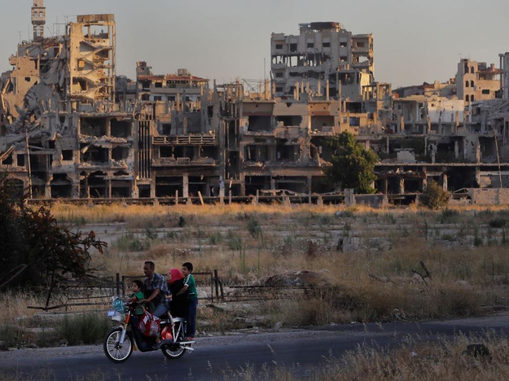 Хиляди хора напуснаха тази нощ град Хомс в Централна Сирия