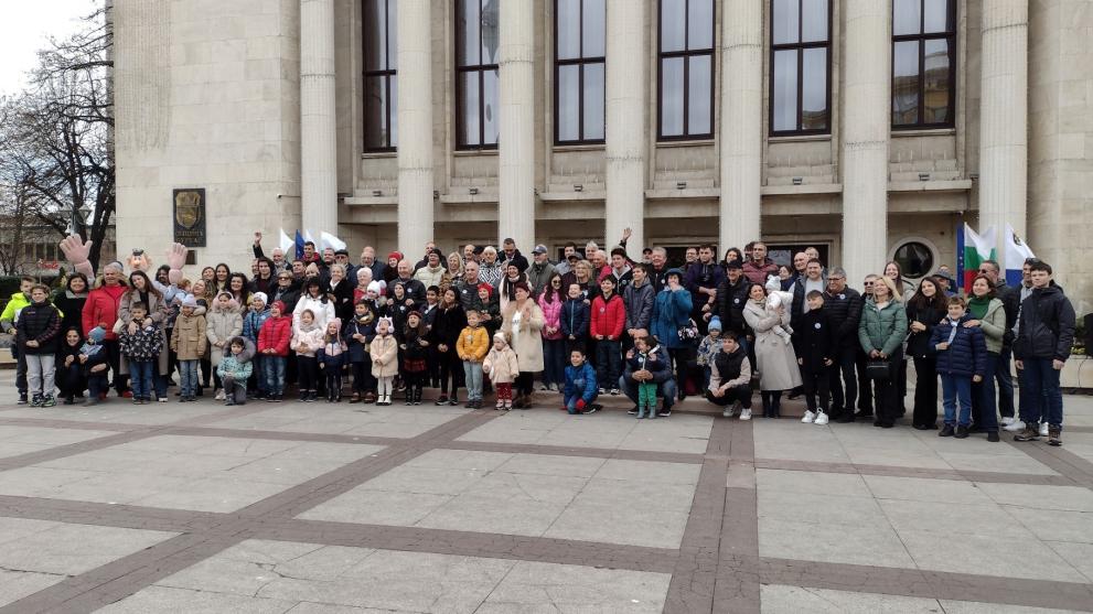 Никула Димитрова на 84 години и двумесечното бебе Николай са