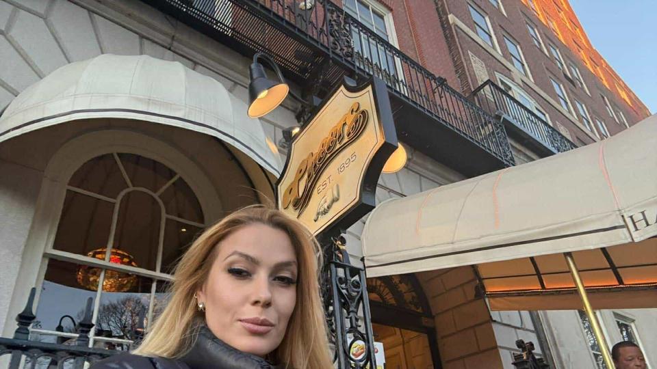 Деси Бакърджиева е една от най-ярките и обичани актриси в