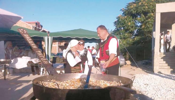 тиган - Агро Телеграф: С пръжки и боб: Юнашкия тиган тръгна из България