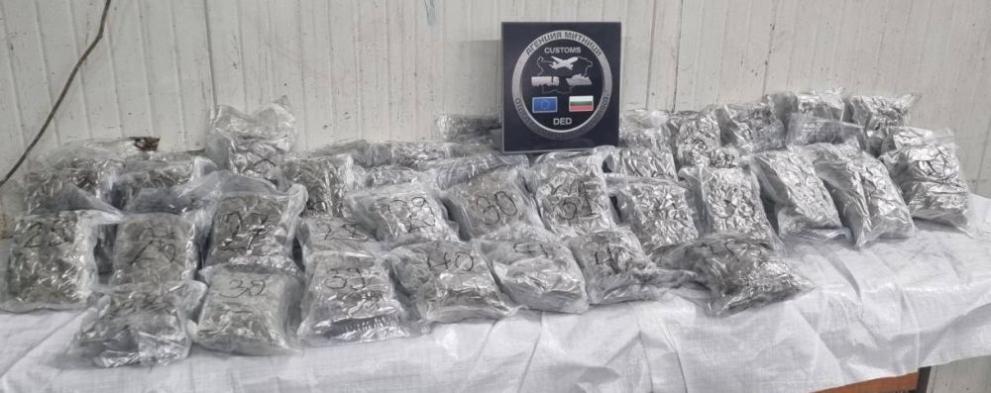 Иззеха над 24 кг марихуана за близо 400 000 лв.