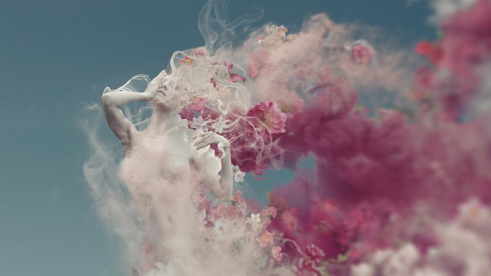 Женската мода винаги е била неразделна част от привлекателността и