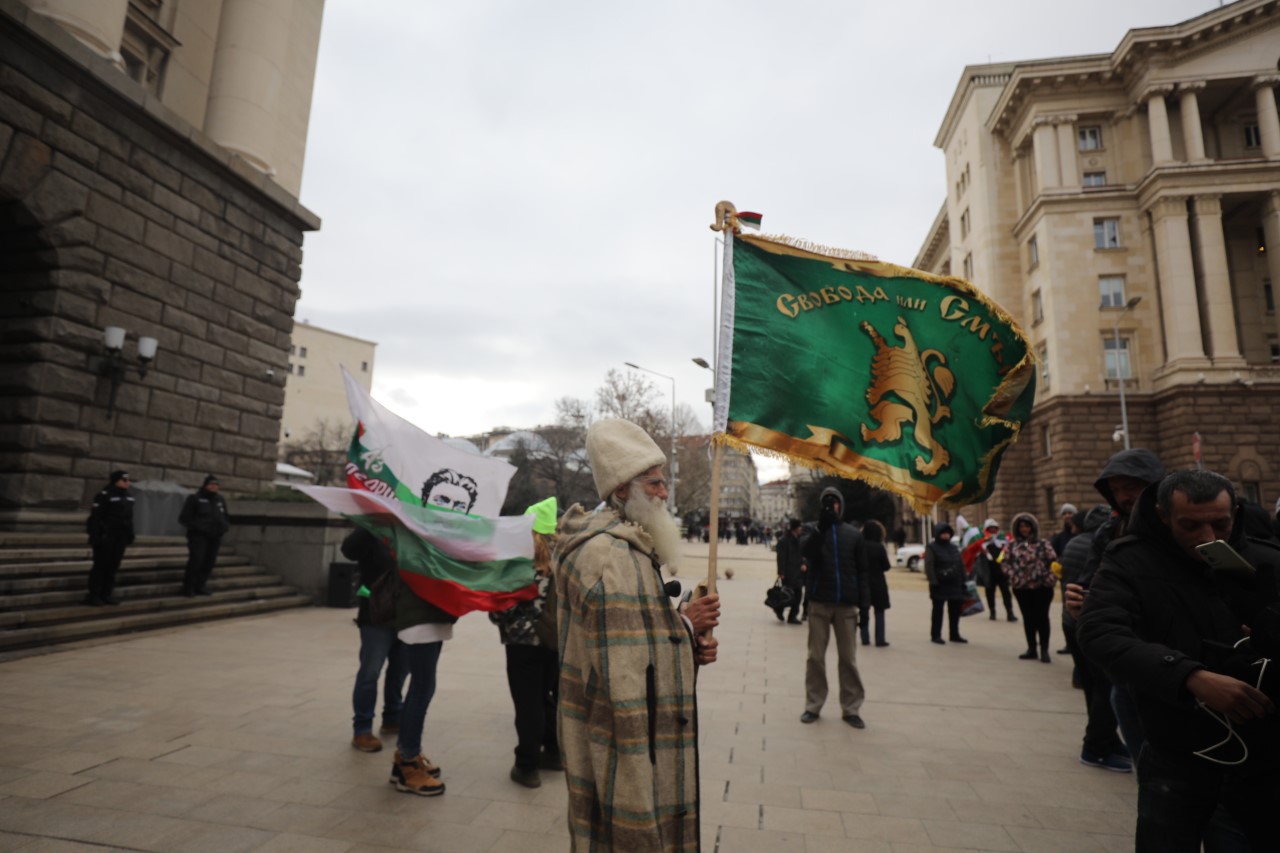 <p>Стопаните на заразените с чума животни излязоха на протест пред Министерския съвет. Те настояват за адекватни мерки от страна на държавата.</p>