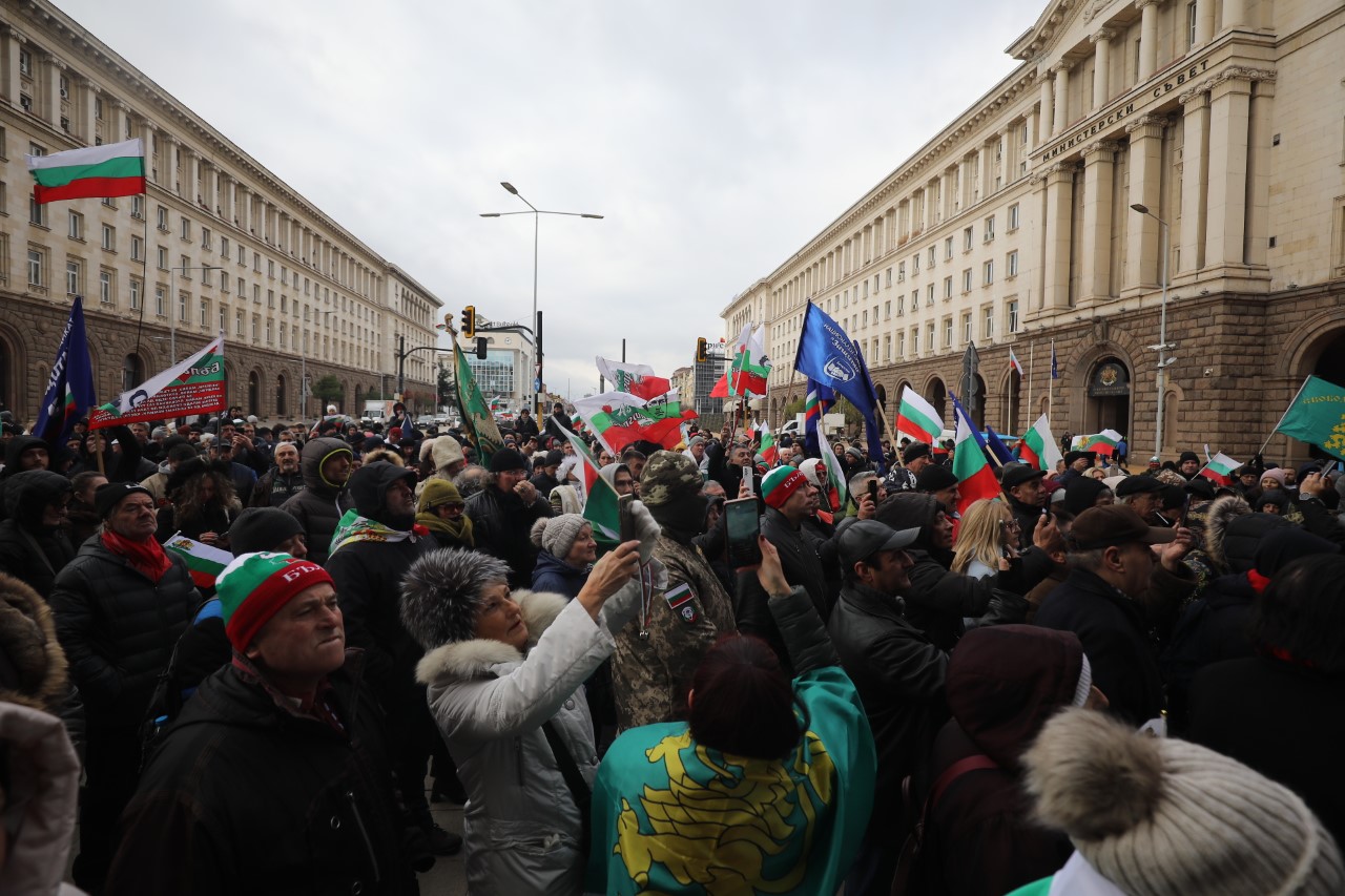 <p>Стопаните на заразените с чума животни излязоха на протест пред Министерския съвет. Те настояват за адекватни мерки от страна на държавата.</p>