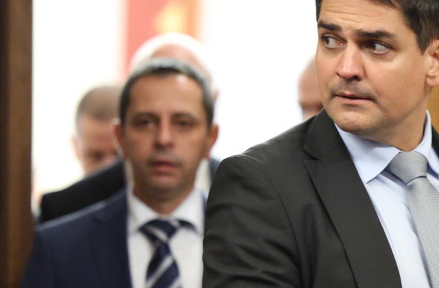 За пореден път първият ден от Народното събрание започва с