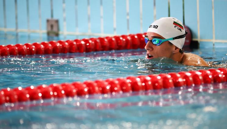 Максим Манолов - Наш новобранец отпадна и на 100, и 200 метра бруст на световното, остава му да плува на 50