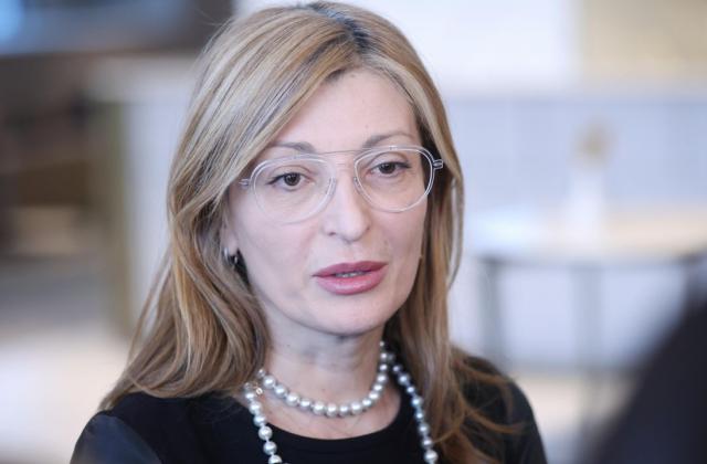 Еврозоната ще стане по-силна с България като член. Това каза в ефира