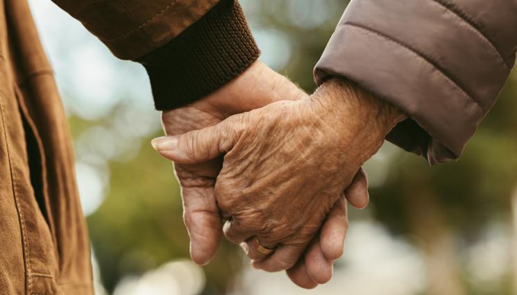 възрастна двойка - ДОАЙЕНИ: Ето я най-възрастната двойка в света! (ВИДЕО)