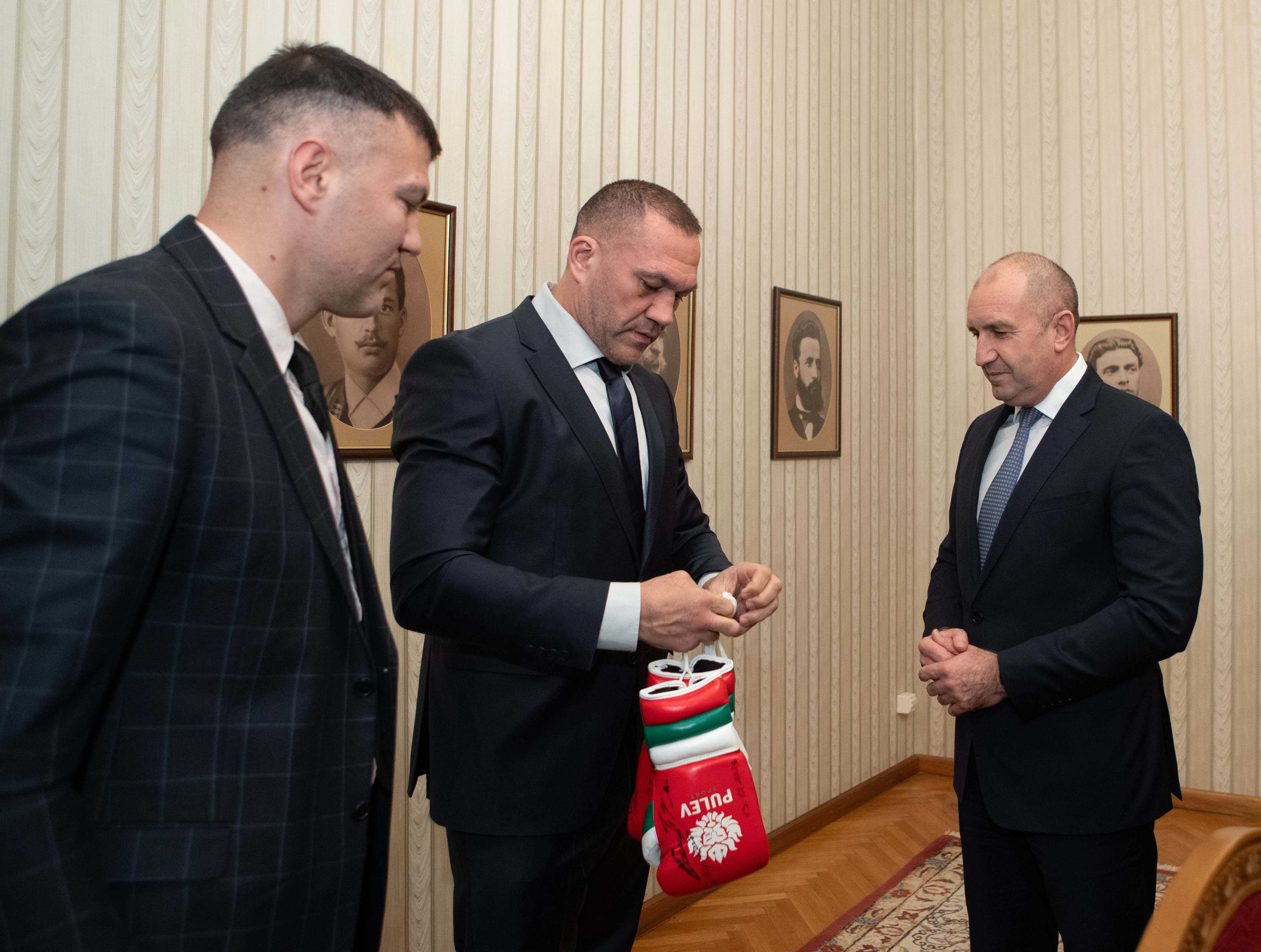 Президентът Румен Радев се срещна с Кубрат Пулев и екипа