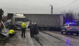 Тир се вряза в двора на къща в село Самоводене