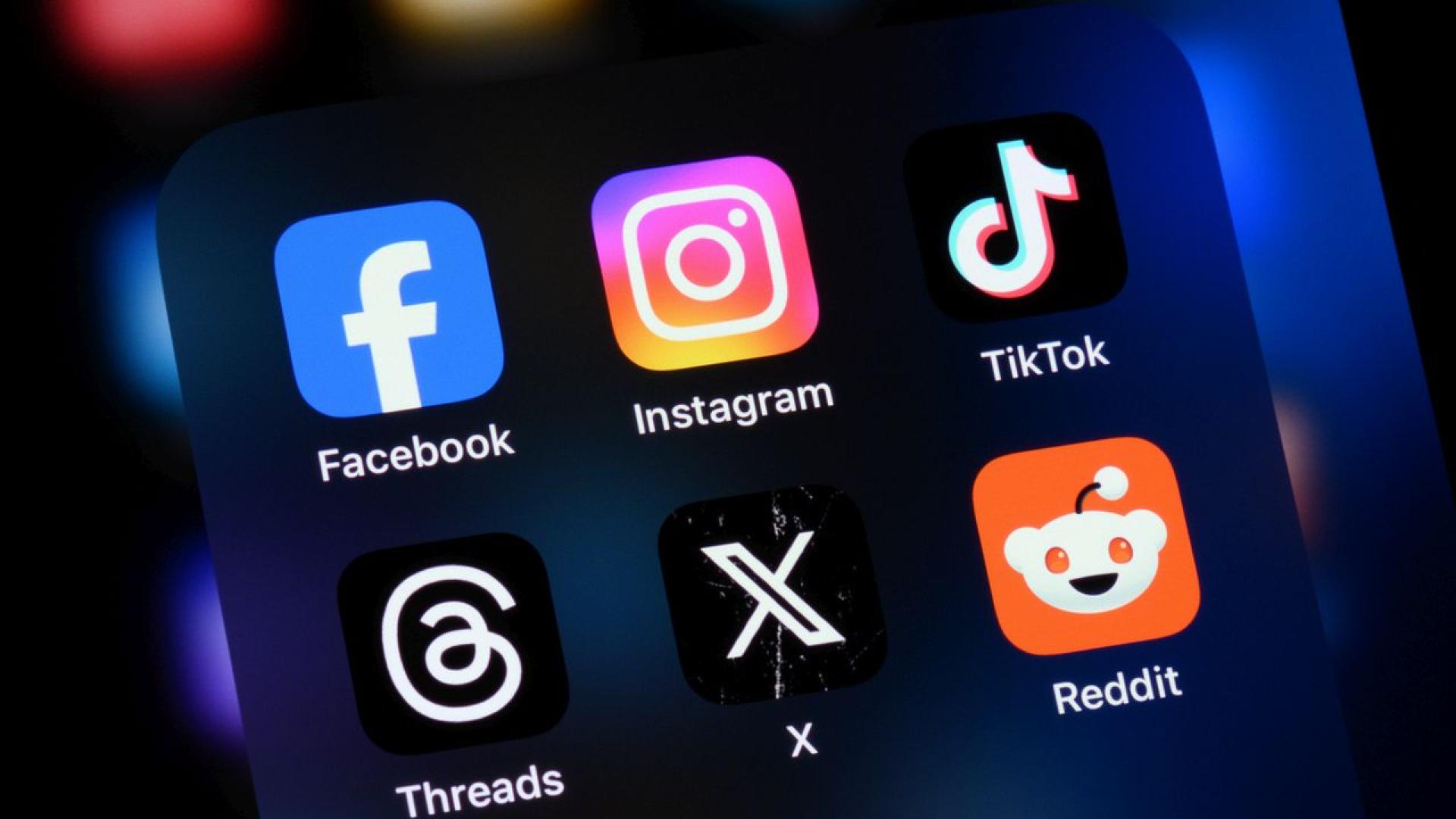 Европейската комисия предупреди днес ТикТок TikTok и Мета Meta собственик
