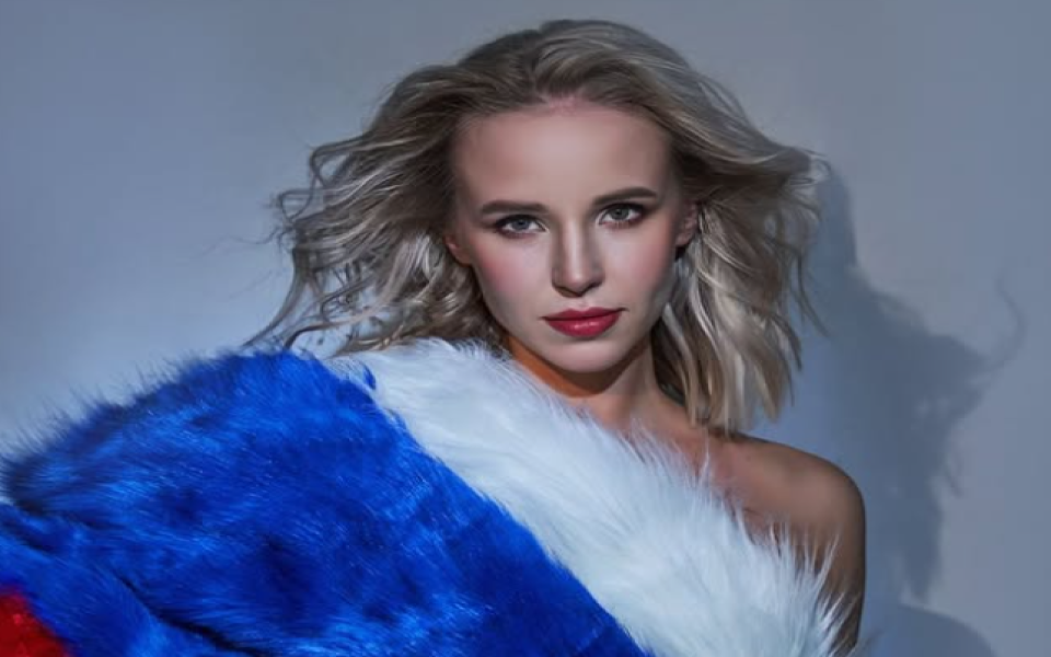 <brath d=M556.869,30.41 C554.814,30.41 553.148,32.076 553.148,34.131 C553.148,36.186 554.814,37.852 556.869,37.852 C558.924,37.852 560.59,36.186