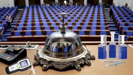 депутати наркотици алкохол