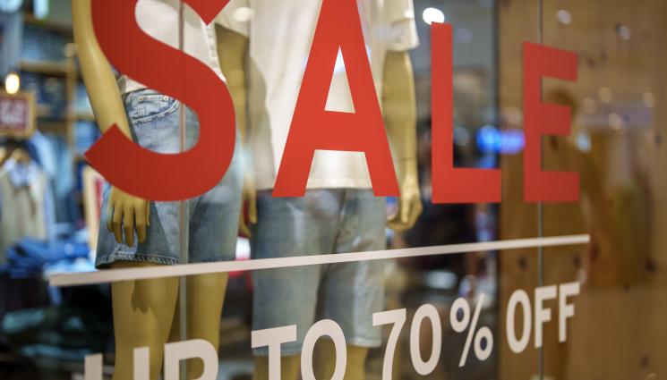 d - СТРАШНА ИЗМАМА: Търговец излъга клиенти със 70% намаление на стоки!